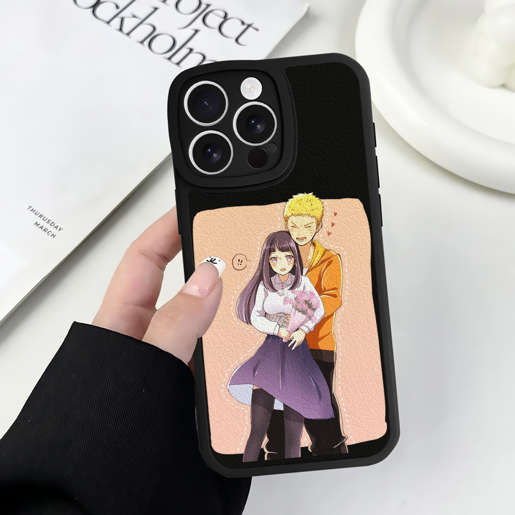 （画像用） NARUTO -ナルト- 日向ヒナタ Hyūga Hinata 【iPhone 16シリーズ対応】シリコンスマホケース（レザー調） 材質：シリコン